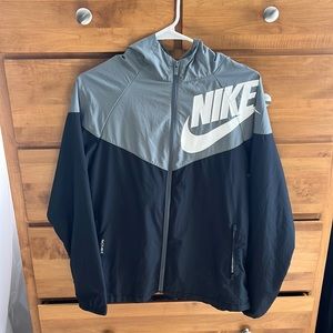 Boy’s Nike Wind Breaker XL